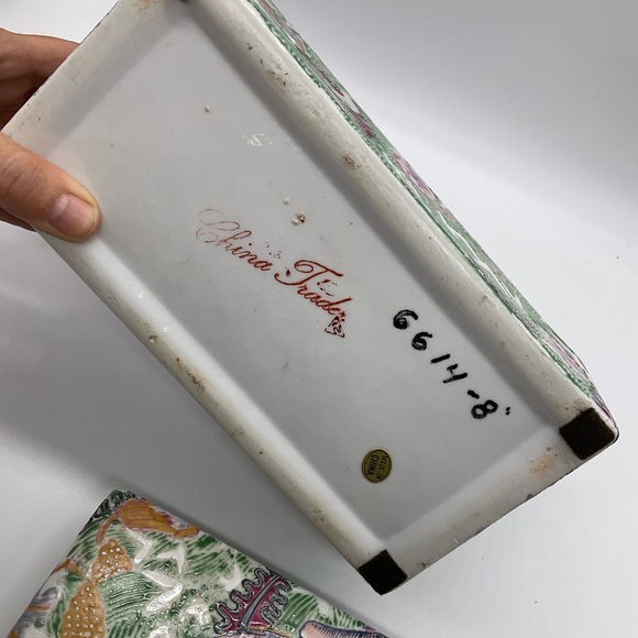 VINTAGE PORCELAIN BOX WITH LID BY CHINA TRADER - Picture 5 of 10